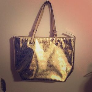 Micheal Kors gold should tote